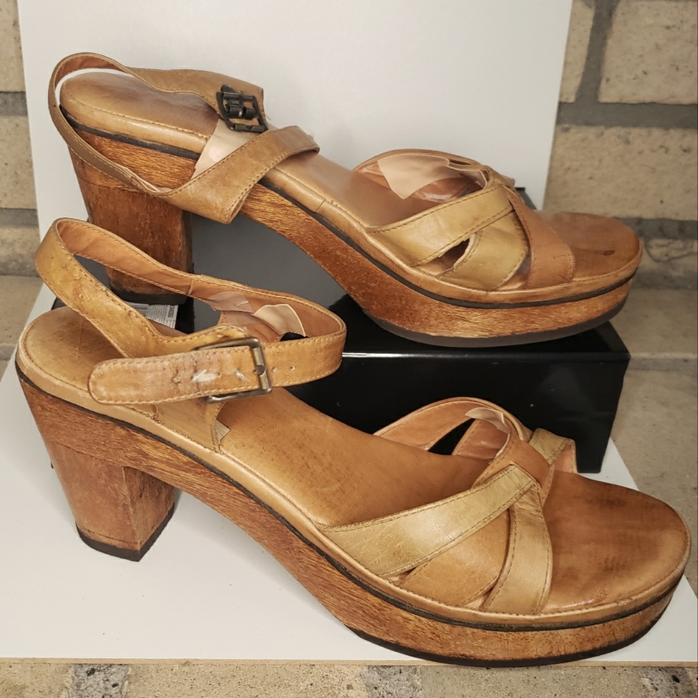 FootWorks Sandals with heels. Gently used